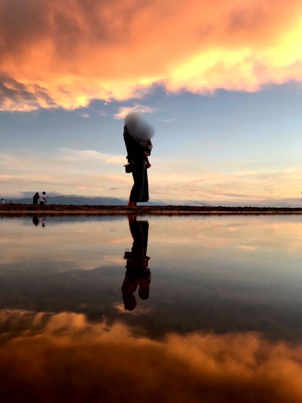 父母ヶ浜 香川 まるで天空の鏡をレポ 昼や雨の日の様子も