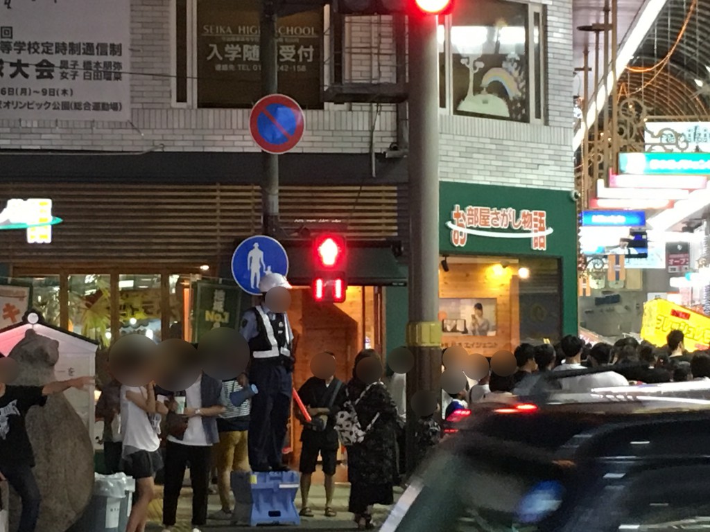 土曜夜市,DJポリス