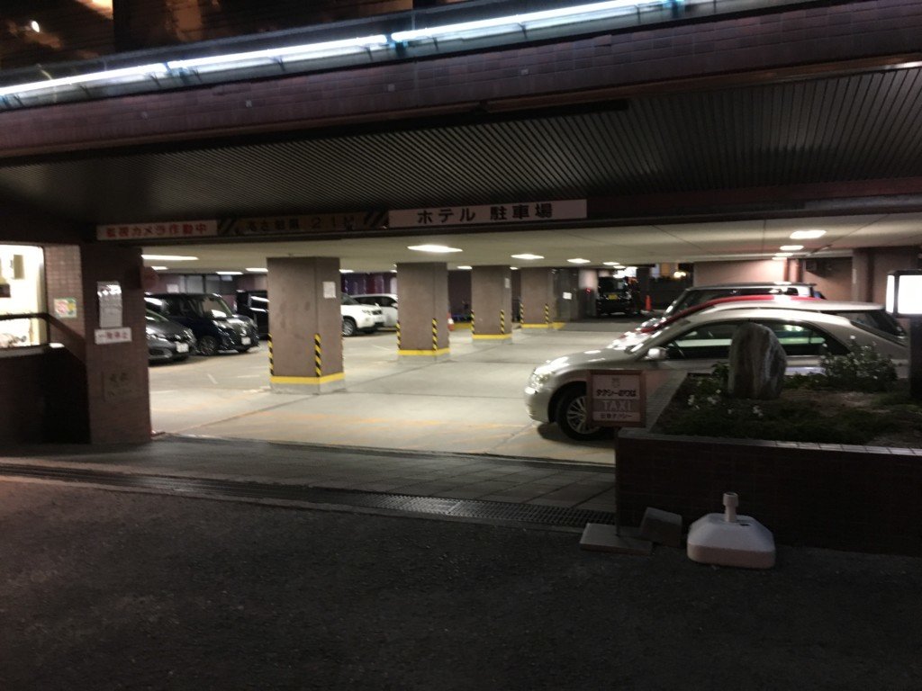 ホテルサンルート松山の駐車場