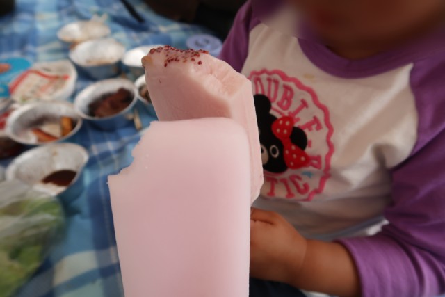 門田商店（かどみせ）のアイス,苺味の違い