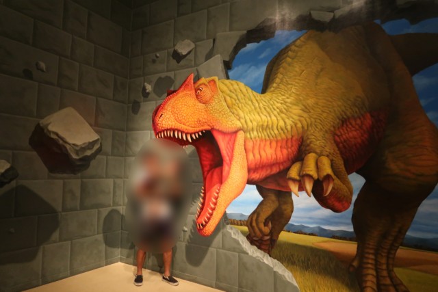愛媛県総合科学博物館の恐竜の写真スポット